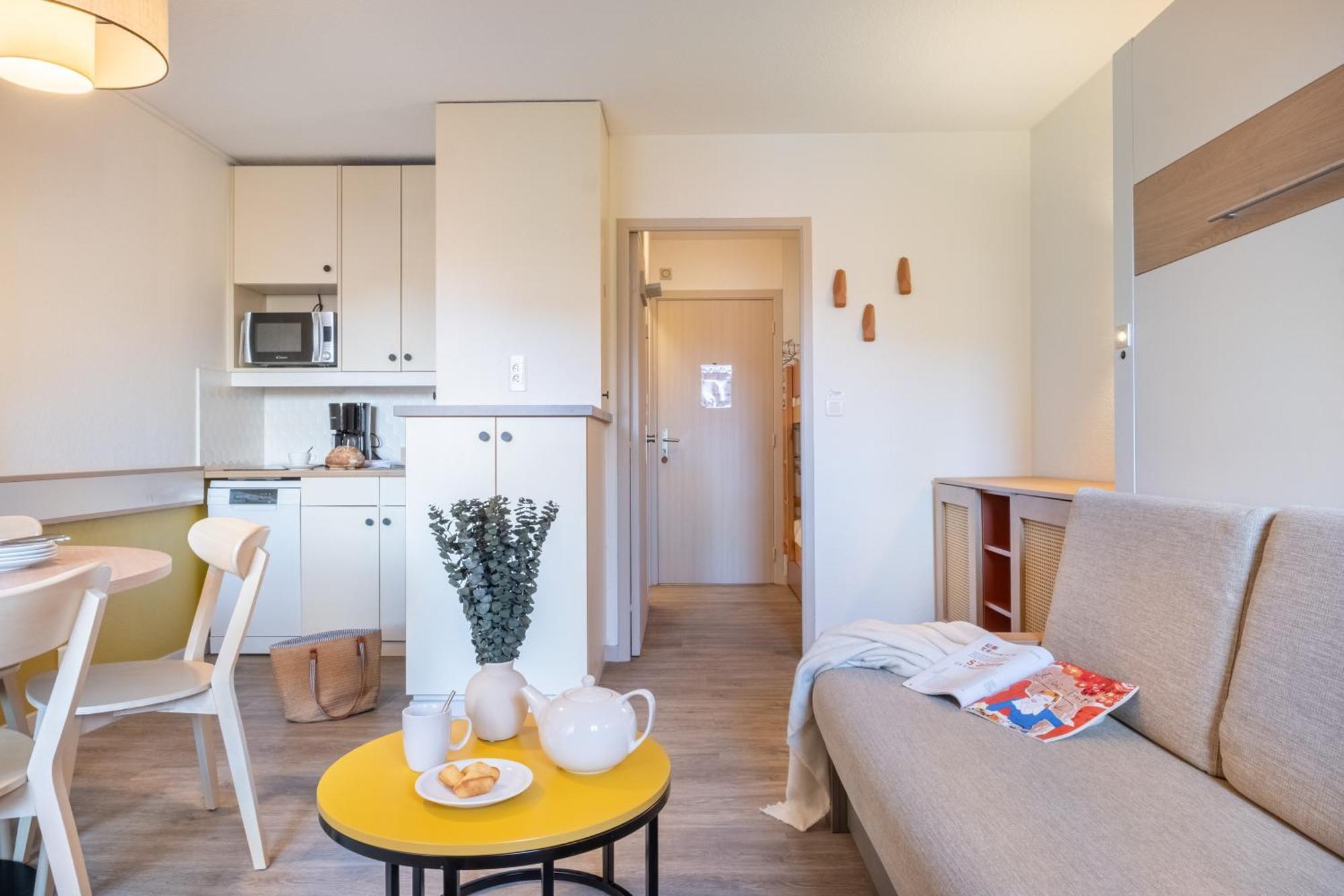 Superior Studio with Air Conditioning and Balcony (2 people),1716984461:JPEG